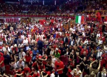 LIVE/ Turi i diasporës: Takimi i Ramës në Milano del jashtë parashikimeve, hapen dyert e pallatit të sportit