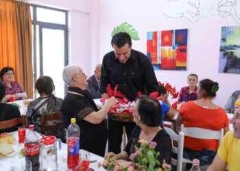 Dreka e Pashkës , Veliaj në Shkozë: Të jemi më solidarë e të mos pengojmë njëri-tjetrin