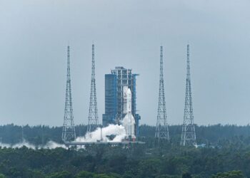 Lëshohet anija kozmike Chang’e-6 për të marrë mostra nga Hëna