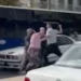 VIDEO/Një çift shqiptarësh dhunohen ashpër nga 3 persona në mes të rrugës në Greqi