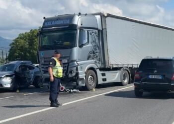 Emri/ Plagoset në aksident Polici i Rrugores, po kthehej në banesë pas shërbimit. E përplas trajleri me drejtues boshnjak