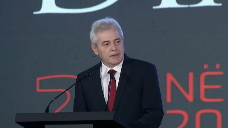 Ali Ahmeti ia kthen reston: Masat e BE-së dhe SHBA-së, alarm për klasën politike kosovare, sidomos Kurtin