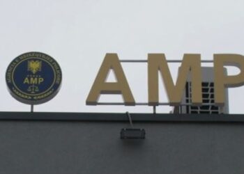 Hetimi i AMP/ Nuk referonte materialet proceduriale në Prokurori, pezullohet nga puna nënkomisari në Vlorë