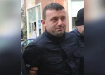 Kush ishte vajza që u përdor si karrem për të ekzekutuar “të fortin”? Gazetarja: E futën si ‘Helenën e Trojës’ për të njohur Durim Bamin