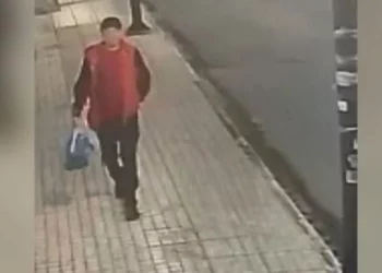 VIDEO/ Para se të masakronte ish-gruan në Athinë, Eduard Denaj mbante në duar një qese, brenda kishte…!