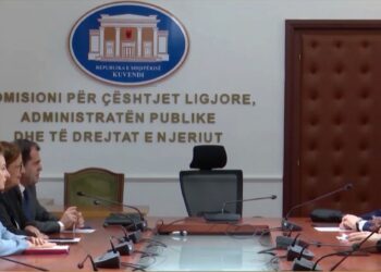 “Vota e emigrantëve”, nisin bisedimet/ Gjiknuri: Kemi zgjidhje konkrete. Por Foltorja refuzon