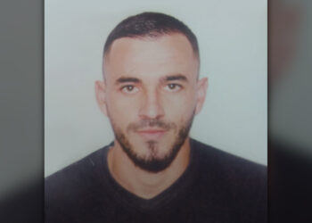 Nëna dhe babai kërkojnë djalin e humbur, i riu i suprizon live: Jam mirë