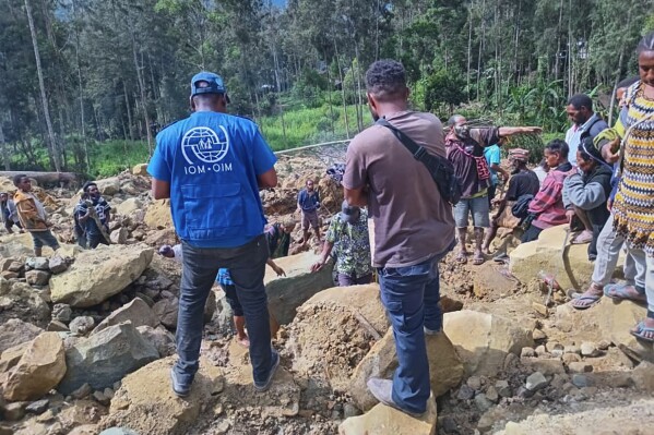 Mbi 670 të vdekur nga rrëshqitja e dheut në Guinea, dyshohen mbi 3 mijë të bllokuar