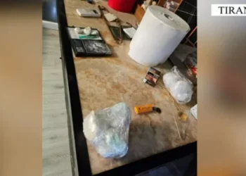 Operacioni antidrogë në Tiranë, bashkëpunëtor i grupit edhe një polic i RENEA-s: Ja se si i zbuloi policia