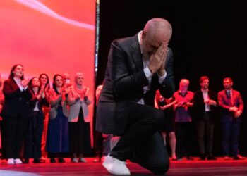 Ca pak orë luftë për të “pushtuar” Athinën me degë ulliri