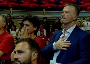 Rama me diasporën/ Dokumentar për eksodin dhe tragjendinë e Otrantos, shqiptarët në lot në stadiumin e Milanos: Erdhëm në Itali sepse në Shqipëri është luftë