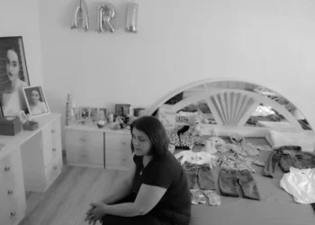 “Fle te krevati ku flinte me të birin, i ndjej ende erën”, rrëfimi rrënqethës i nënës së Erjonës, 20-vjeçares që u vra nga ish-bashkëshorti: Në varr e çova me…!