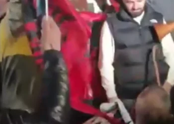 VIDEO/Koalicioni i partive opozitare shqiptare “VLEN” nis festën në disa qytete