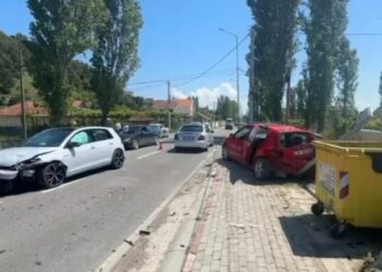 Aksident i rëndë në Lezhë-Shëngjin, makinat përplasen kokë më kokë, dy të plagosur