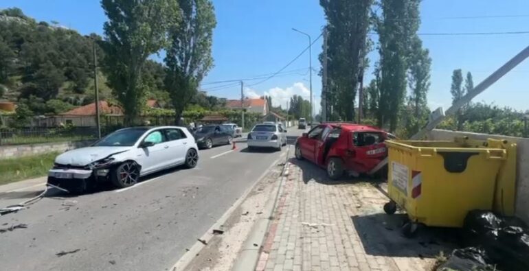 Aksident i rëndë në Lezhë-Shëngjin, makinat përplasen kokë më kokë, dy të plagosur