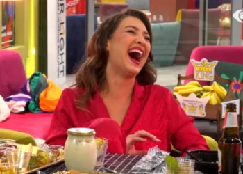 VIDEO/ “A ke merak për Ergysin jashtë?”, përgjigja epike e Françeskës bën banorët të shpërthejnë në të qeshura: Shoqja e tij është…!