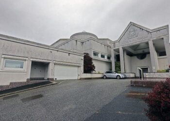 Shqiptari xheloz shpallet fajtor për tentativë vrasje të bashkëshortes! Dëshmia para gjykatës angleze: Nisa të pija raki…!