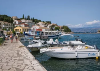“Moin.de”: Zbuloni Shqipërinë, destinacionin evropian me plazhe magjepsëse dhe ujëra bruz