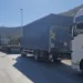 Emrat/ Sherr mes shoferëve në doganën e Kapshticës, një i plagosur: Përplasja, për radhën