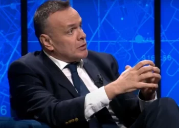 Paralajmëron eksperti: Shumë shpejt “Metamorfoza” do nxjerrë politikanë dhe policë të tjerë! Prokurorit i fotografuan vajzën…