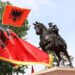 FOTOT/ Përurohet në Gjakovë busti i Gjergj Kastriotit-Skënderbeu, Haradinaj: Nga sot do t’i bëjë ‘roje’ Gjakovës heroike