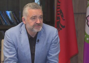 Takimet me diasporën shtyjnë Kongresin, Klosi: Në Itali do kemi më shumë shqiptarë, asnjë problem me autoritetet