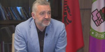 Takimet me diasporën shtyjnë Kongresin, Klosi: Në Itali do kemi më shumë shqiptarë, asnjë problem me autoritetet