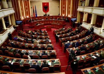 Kuvendi sot në seancë plenare, interpelanca me Ballën dhe Manastirliun