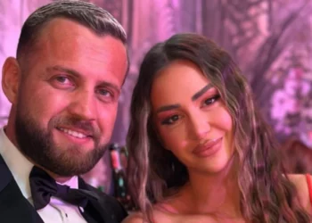 Një ditë pas lindjes, Kiara Tito publikon foto bashkë me të bijën: Mos u shqetësoni mama, do të bëhet më mirë!