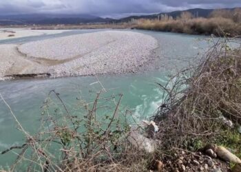 Plehrat mbushin lumin Kir, banorët ankohen për ndotjen e lartë mjedisore, askush nuk i dëgjon