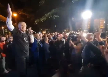 Shpërthimet e Metës ndaj SPAK dhe bashkimi me militantët poshtë ballkonit të Berishës, Mërtiri: Po i bën të gjitha këto për të mos u arrestuar