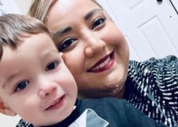 Nëna detyron të birin 3-vjeçar për t’i thënë lamtumirë babait para se ta vriste dhe më pas të qëllojë veten