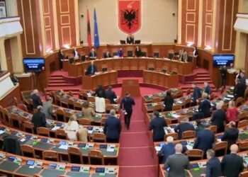 Kuvend/ Deputetët e PS mbështesin njëzëri projektin e Veliajt me KfW gjermane për transportin e gjelbër