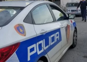 Emrat/ E paprecedentë: Polici në Himarë përndjek kolegen, e përplas me makinë e largohet! AMP e shpall në kërkim
