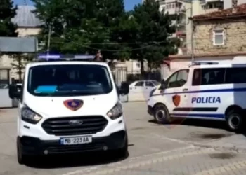 Emrat/ Misteri i dhunimit për vdekje të dy të moshuarve brenda banesës, zbulohet identiteti i çiftit të bashkëshortëve