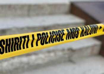 Ngjarja e rëndë: Debatuan me njëri-tjetrin, vajza godet me thikë të atin pas mosmarrëveshjeve. Arrestohet e reja