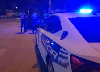 E rëndë në Tiranë, 26-vjeçarja hidhet nga kati i pestë i pallatit ku banon