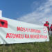“Mos u largoni! Atdheu ka nevojë për ju”, protesta simbolike në Rinas