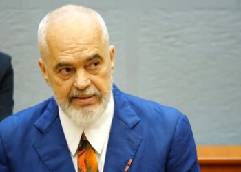 Rama në bashkinë e Tiranës: Sot nderojmë Ali Ahmetin, një nga shqiptarët më të mirë të historisë