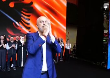 Rama, ftesë emigrantëve: Kthehuni e investoni në Shqipëri! Kush vjen “i armatosur” me dijen, i fituar