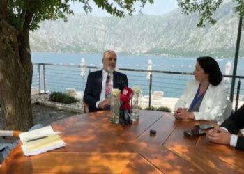 “Shqipërinë e Madhe e ndal vetëm bota serbe”/ Rama, ironi me Vulin: Shikoni fytyrën e tij, s’ka nevojë për koment. Pas të 40-tave…!