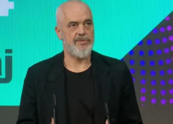 “Korriku do ju gjejë me paga 900 euro”, Rama premtim edhe për pensionet: Do të hedhim një hap për t’i rritur