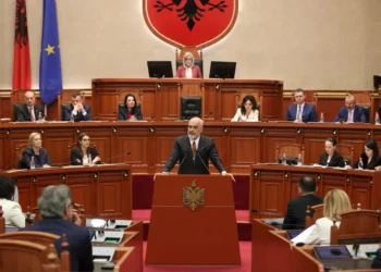 Rezoluta e PS, sherr e pakt në Kuvend/ Opozita abstenon, por merr pjesë në komision, Rama: SPAK nuk preket