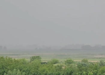 Prej dy ditësh/ Rëra e Saharasë mbërrin në Shqipëri, Maliqi dhe Korça mbulohen nga pluhuri