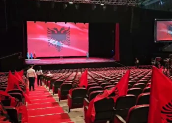 Detajet/Takimi i Ramës me shqiptarët në Athinë do nisë me himnin kombëtar! Noizy, Ylli Baka dhe Era Rusi do “ndezin” skenën