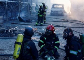 Lufta/ Rusia bombardon qendrën tregtare në Kharkiv, raportohet për 11 persona të vrarë dhe shumë të tjerë të plagosur