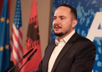 Salianji takim me mbështetësit e Rithemelimit në Durrës: Shfrytëzuan përçarjen tonë, në Athinë ishte…!