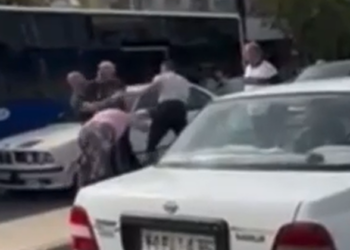 Ngjarja e rëndë në Athinë: Shqiptari dhe gruaja e tij dhunohen nga tre burra në mes të rrugës