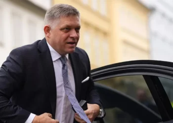 VIDEO/ Kryeministri i Sllovakisë plagoset nga të shtënat me armë, përfundon me urgjencë në spital