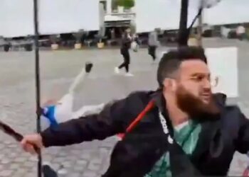 Fytyra e terrorit! Ja njeriu që qëlloi me thikë nën regjistrimin e kamerave disa persona në Gjermani